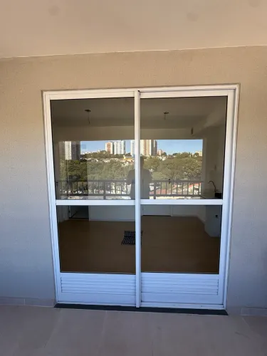 Porta balcão de correr alumínio branco com vidro