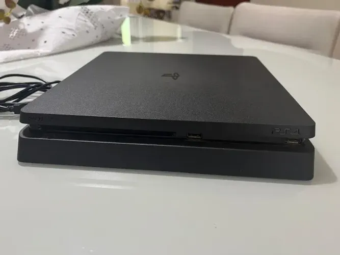 Play Station 4 500GB, 1 controle Dual Shock [Usado]