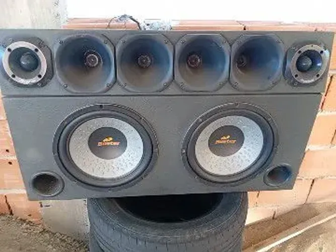 Caixa de som automotivo 