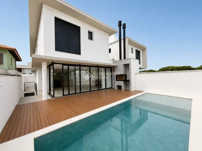 Casa nova de alto padrão na Lagoa da Conceição