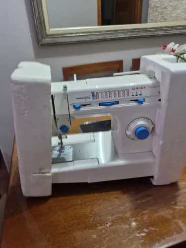 Máquina de costura singer facilita 2918c 