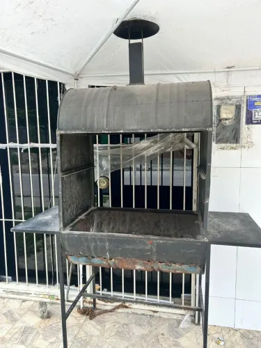 Vendo churrasqueira pra galeto,300 completa.