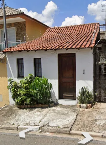 Casa terra com área de churrasco