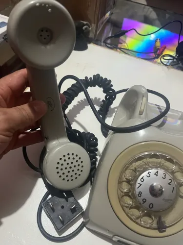Telefone antigo usado . Disco travando