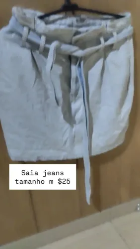 Roupas de bazar em ótimo estado