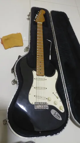 Guitarra fender stratocaster