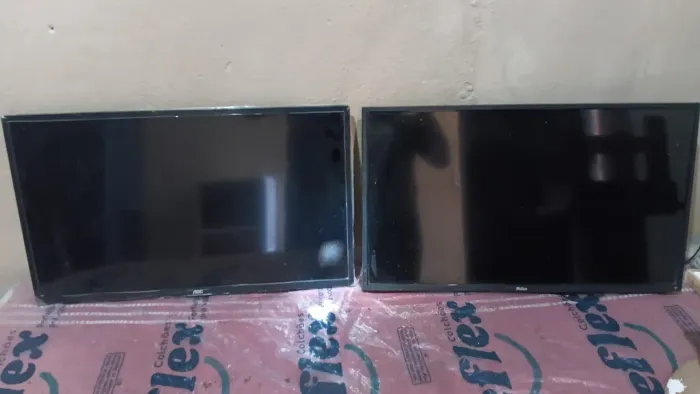 2 tvs 32 polegadas pra retirada de peças
