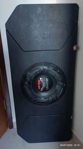 Caixa de som automotivo
