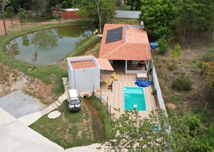 Chácara 4.200m², Casa, Área Gourmet, Piscina, Tanque Peixe, Rego, Escriturada, Aragoiânia.
