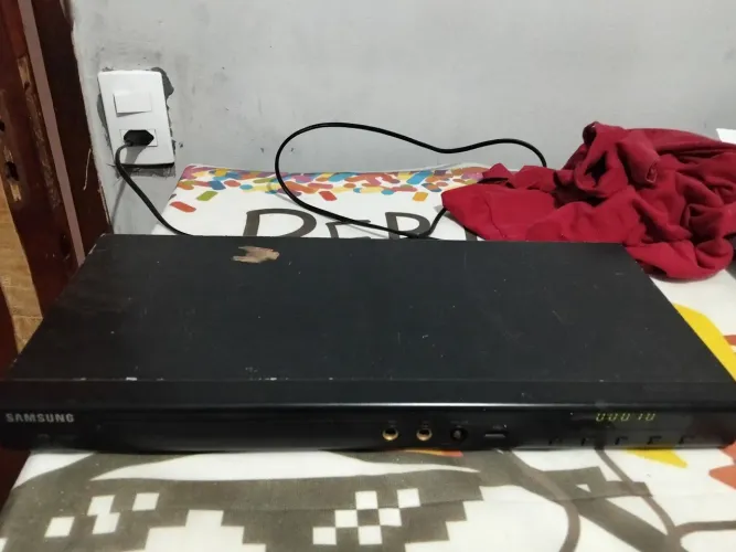 Vende se dois aparelhos DVD, em bom Etado de uso, consigo entregar por perto, se não busca