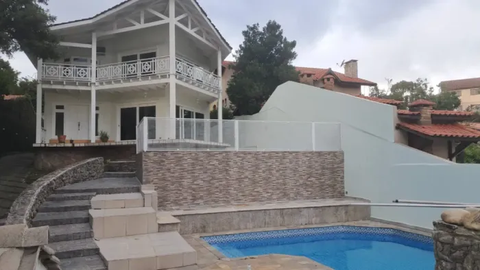 Linda casa para aluguel e venda tem 480 metros  com 3 quartos em Jardim Bolívia - Jandira 