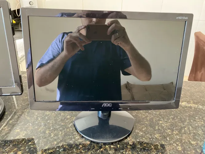 Vendo 2 monitores: LG e Aoc