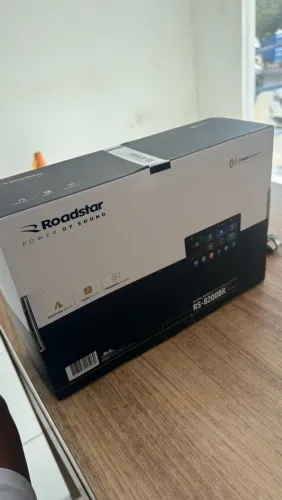 Multimídia Roadstar RS-9200BR com CarPlay e Android Auto e câmera de Ré.