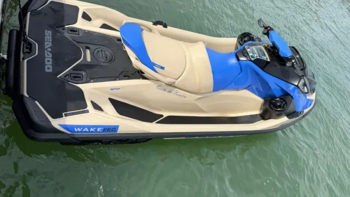 Jet Seadoo wake pro 230  Ano 2025 Horas 39hrs  Valor R$140.000,00