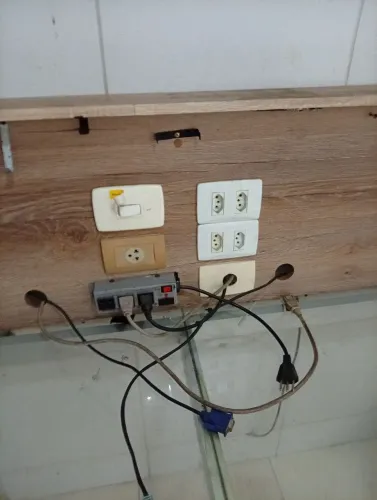 Bancada de trabalho para eletrônica 