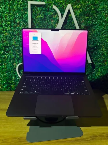 MacBook M5 14 16gb ram 512gb SSD