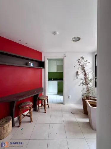 Oportunidade! Sala com garagem dupla na Cristóvão!