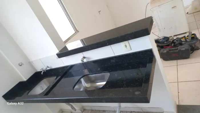 Seu projeto merece um acabamento à altura! Fabricamos e instalamos pecas em granito