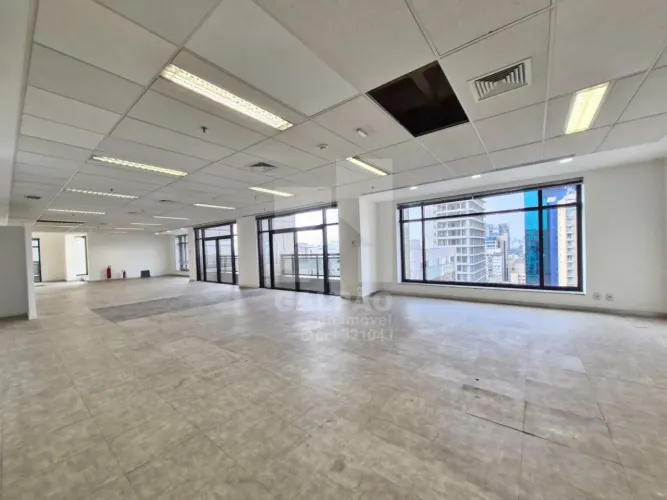 Conjunto comercial, cobertura duplex em Moema para alugar 500m²,4 banheiros, copa, 17 vaga