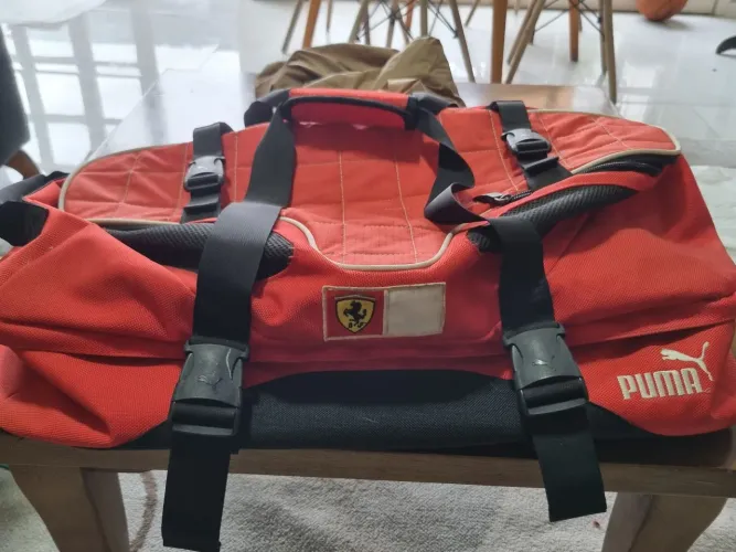Mala Puma Ferrari (edição especial)