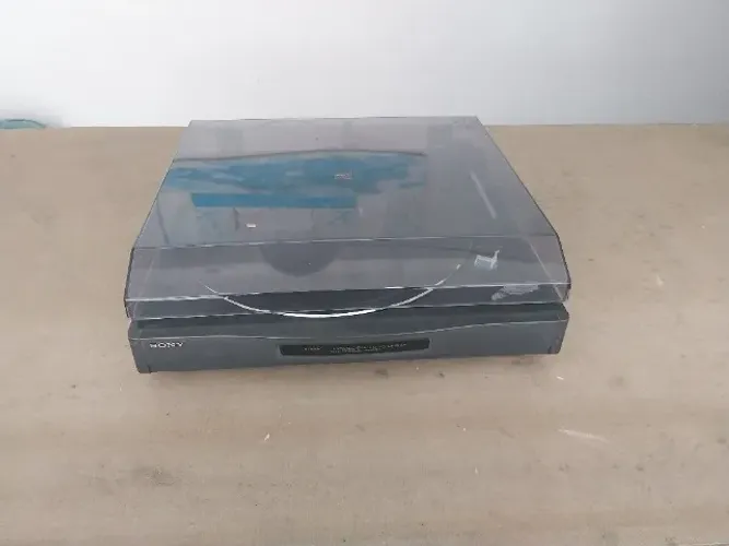 Vendo Toca discos Sony modelo PS LX 49 BR, com agulha boa. Axxis Magnética.