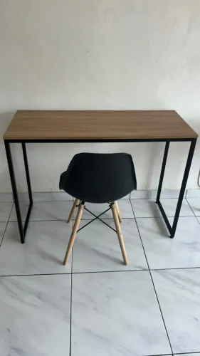 Mesa de estudo 100x40 75Altura Meterial 100% MDF e Metalon em pintura eletrostática