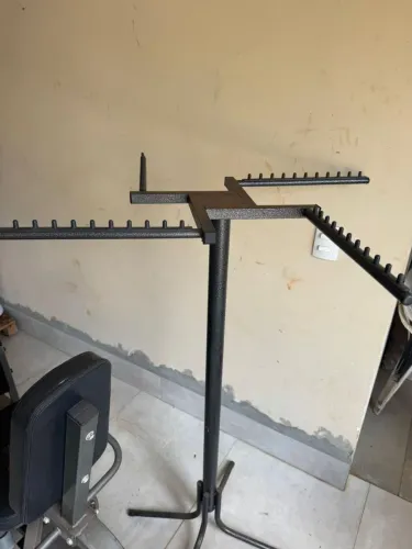 Araras para roupas de loja