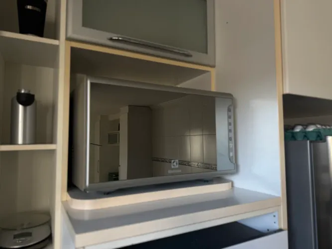 Micro-ondas Electrolux espelhado