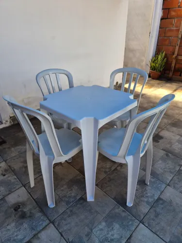 Vendo 2 jogos de mesas com 4 cadeiras