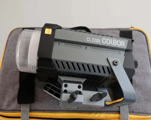 Colbor CL220R RGB WW - Iluminador profissional LED COB