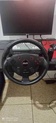VOLANTE GAMER DAZZ, CÂMBIO AUTOMÁTICO E PEDAIS EM PERFEITO ESTADO, PELA METADE DO PREÇO.