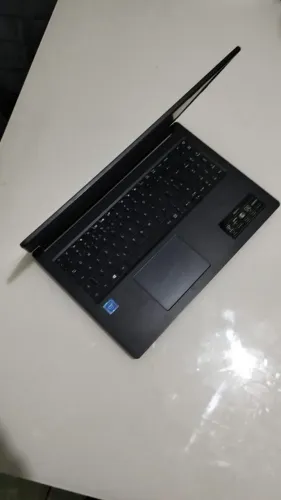 Notebook em muito bom pra estudo vem com carregador tudo certo