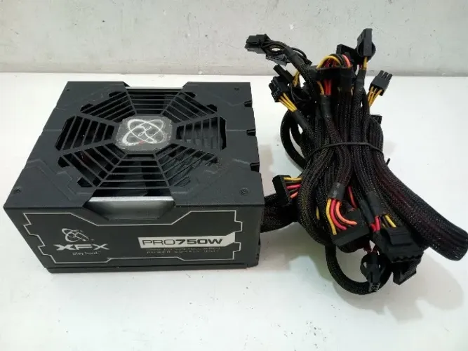 Fonte real XFX PRO 750W 80 plus bronze