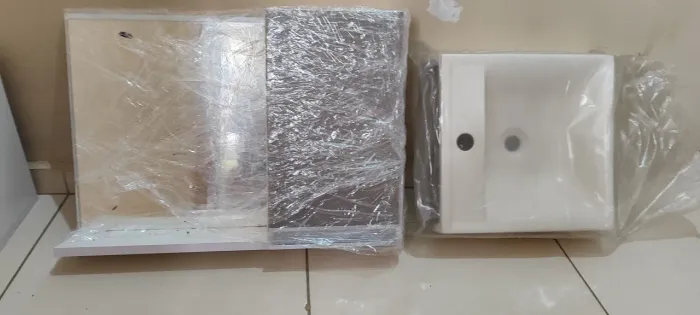 Vende-se armário de banheiro 