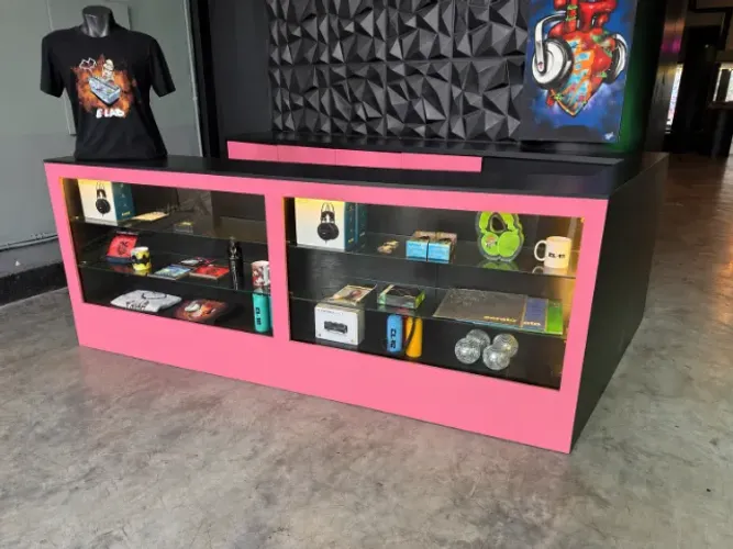 Vitrine e armário