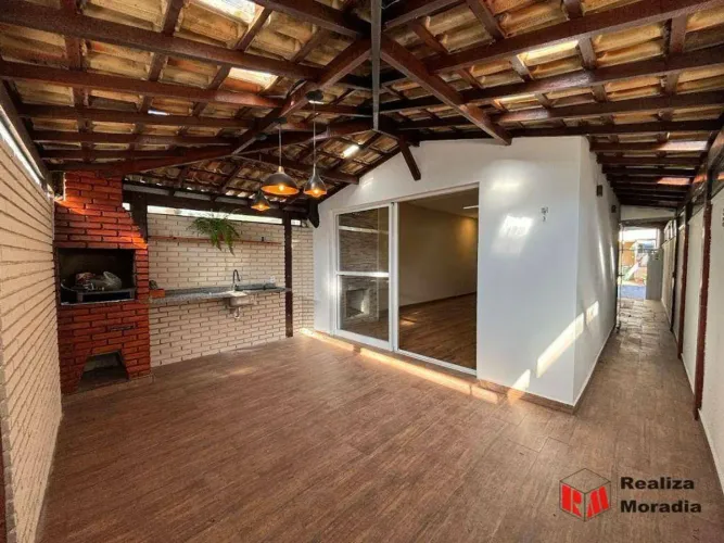 Casa em Condomínio na Granja Viana | 3 Suítes | 180 m² | Área Gourmet | Excelente Oportuni