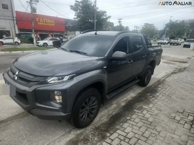 Mitsubishi L200 Tri. S. Outd. Plus 2.4 4X4 Die. AUT 2025