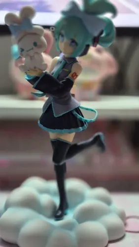 HATSUNE MIKU X CINNAMOROLL RÉPLICA BOOTLEG FIGURE
