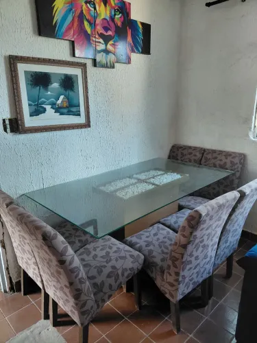 Vendo mesa de vidro com 4 cadeiras