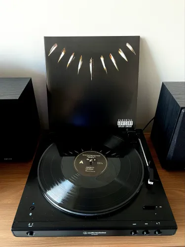 Vinil Black Panther by Kendrick Lamar ( 2x LP preto)