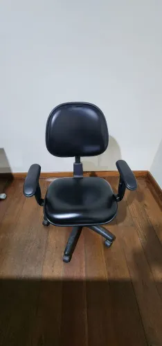 Cadeira de escritório com braços 