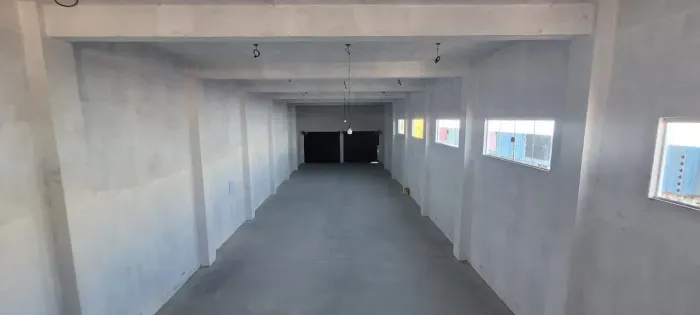 Imóvel para aluguel possui 348 metros quadrados em Jardim Jacinto - Jacareí - SP