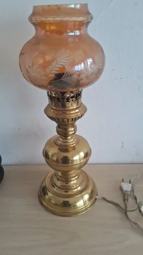 Abajur antigo estilo lampião a querosene .