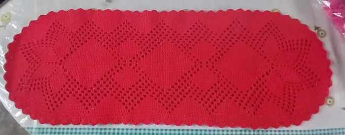Passadeira de Crochê Artesanal - Vermelha (103 cm x 37 cm)