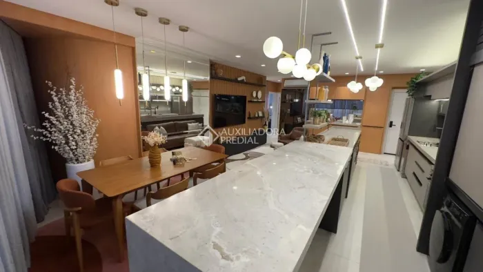 Apartamento Mobiliado 3 quartos (suites) Meia Praia Santa Catarina