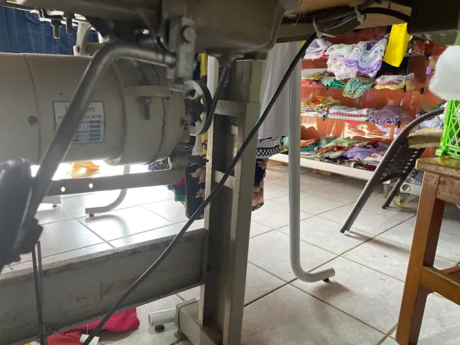 Máquina de costura usada