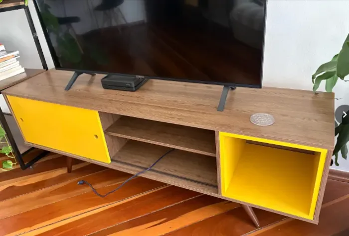 Rack retrô para televisão