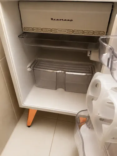 Frigobar Brastemp Retrô Branco com Pés Rosé Gold - Funcionando Perfeitamente