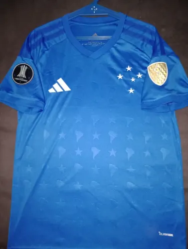 Camisa do Cruzeiro 2026 já com patchs da libertadores t:1.1