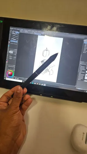 Mesa digitalizadora HUION KAMVAS 13 com suporte